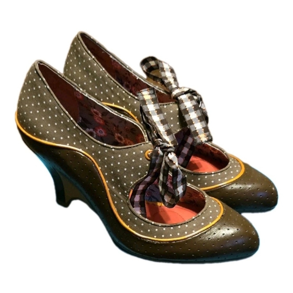 Poetic Licence School's Out Chestnut Almond Toe Retro Vintage Pin-Up Style Pumps